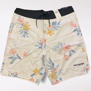 NWT - Hollister Unisex Floral 9” Boardshort (White & Floral Print)